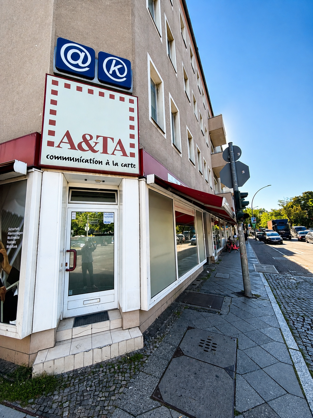 A&TA-Firmensitz in Berlin als Symbol für persönliche Ansprechpartner bei Alarm- und Telefonanlagen
